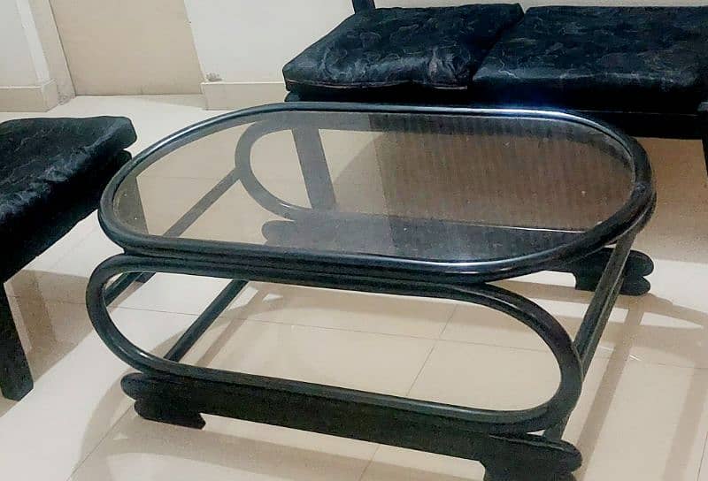 Black-framed S-shaped table 1