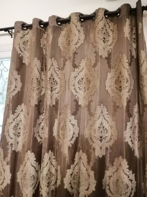 4 curtains 0