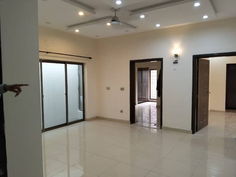 10 MARLA BRAND NEW LUXURY EXCELLENT CONDITION GOOD HOUSE FOR RENT IN OVERSEAS B BLOCK BAHRIA TOWN LAHORE 3