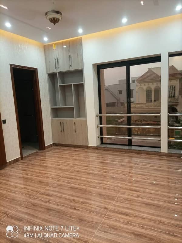 10 marla excellent 5bed double story house in Tariq garden 0