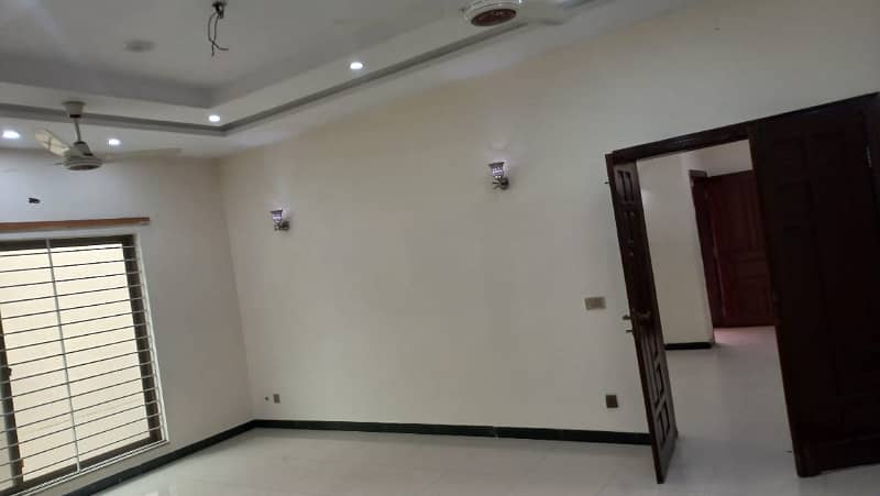 1 KANAL BRAND NEW EXCELLENT LUXURY GOOD CONDITION IDEAL LOCATION HOUSE FOR RENT IN BABAR BLOCK BAHRIA TOWN LAHORE 0