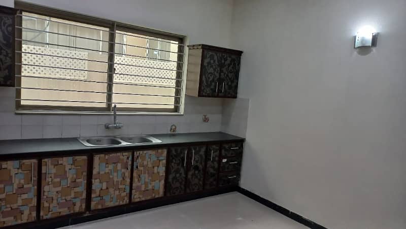 1 KANAL BRAND NEW EXCELLENT LUXURY GOOD CONDITION IDEAL LOCATION HOUSE FOR RENT IN BABAR BLOCK BAHRIA TOWN LAHORE 24