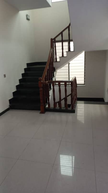 1 KANAL BRAND NEW EXCELLENT LUXURY GOOD CONDITION IDEAL LOCATION HOUSE FOR RENT IN BABAR BLOCK BAHRIA TOWN LAHORE 36