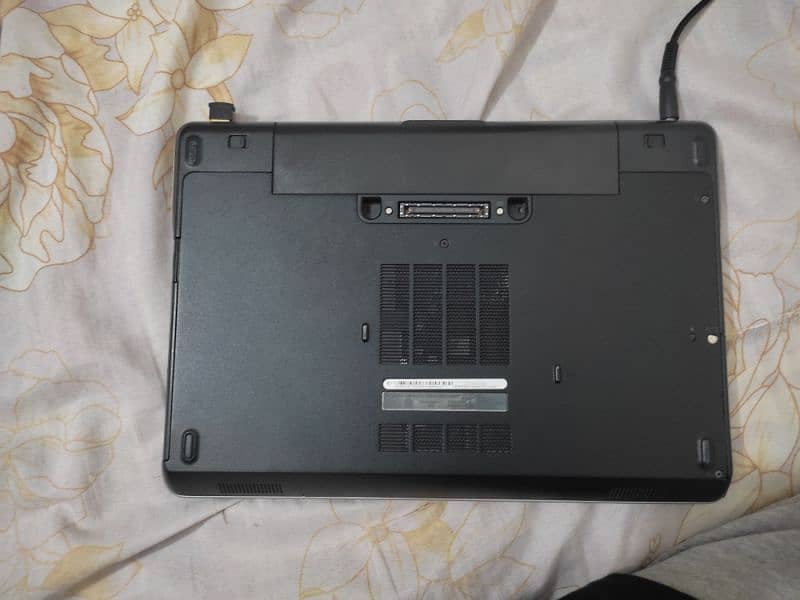 I'm selling my dell latitude E6440 Laptop 1