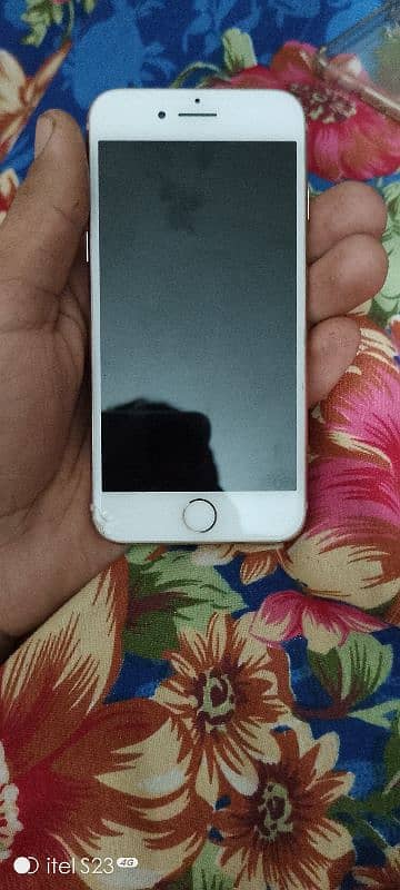 iPhone 8 (64gb) all ok glass break hai  non pta 3