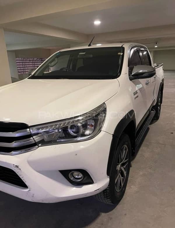 Toyota Hilux Revo v Automatic 2.8 2019 1