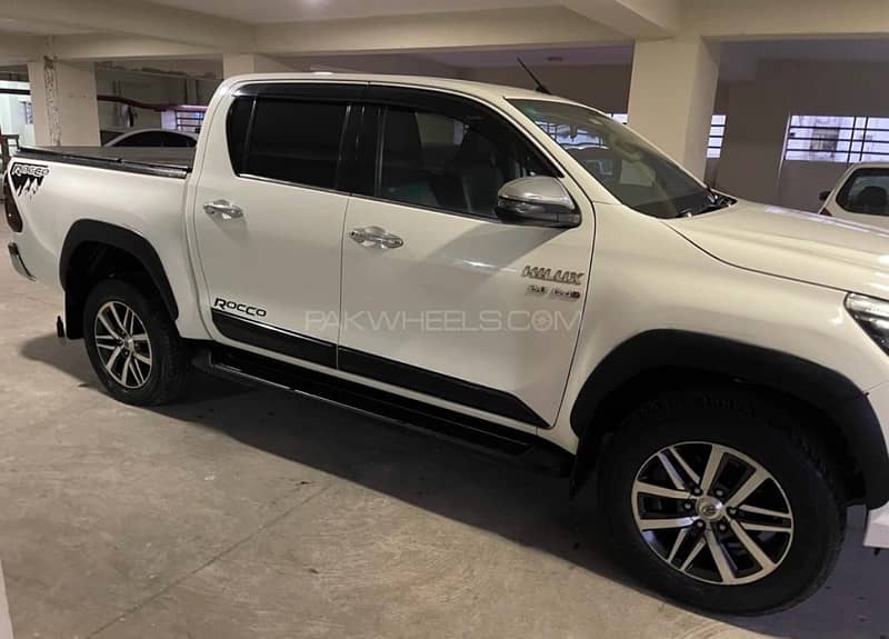 Toyota Hilux Revo v Automatic 2.8 2019 3