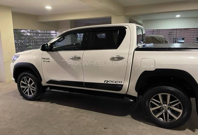 Toyota Hilux Revo v Automatic 2.8 2019 4