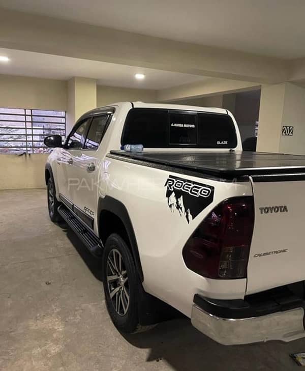 Toyota Hilux Revo v Automatic 2.8 2019 6