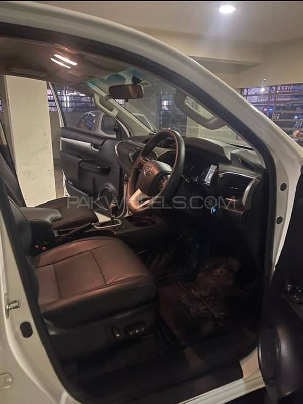 Toyota Hilux Revo v Automatic 2.8 2019 9