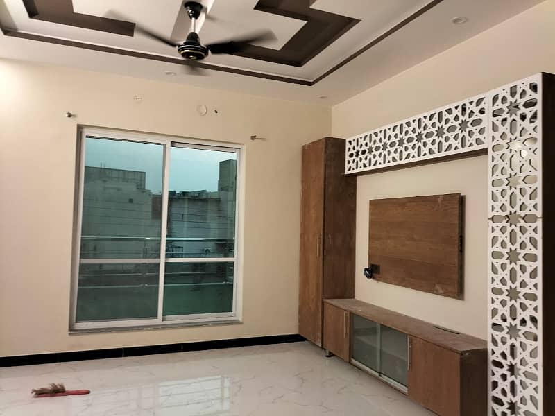 10 marla house is available for rent in wapda town lahore 8