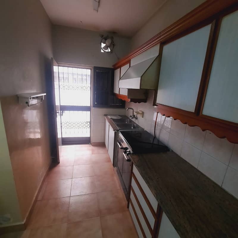 10 Marla 4 Beds Tv Lounge Drawing Room Dining Room Store Kitchen Spanish Tiled Marble Flooring Tiled Bath Kitchen Near McDonald's Park Ideal Location for Rent DHA Phase 3 7