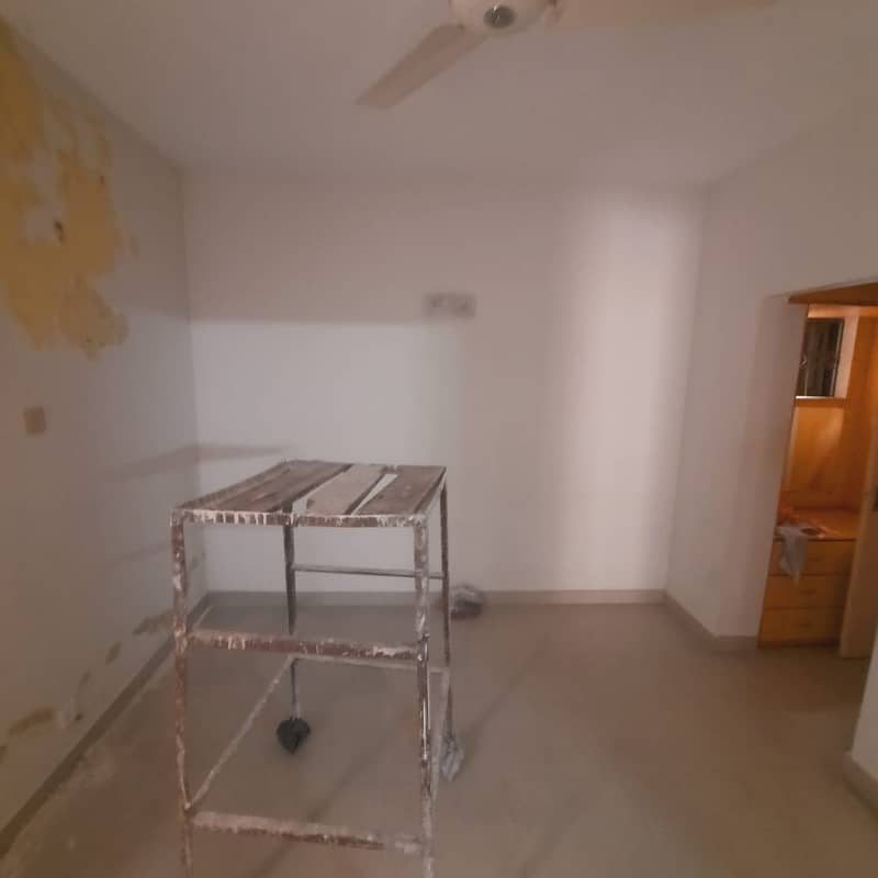 10 Marla 4 Beds Tv Lounge Drawing Room Dining Room Store Kitchen Spanish Tiled Marble Flooring Tiled Bath Kitchen Near McDonald's Park Ideal Location for Rent DHA Phase 3 8