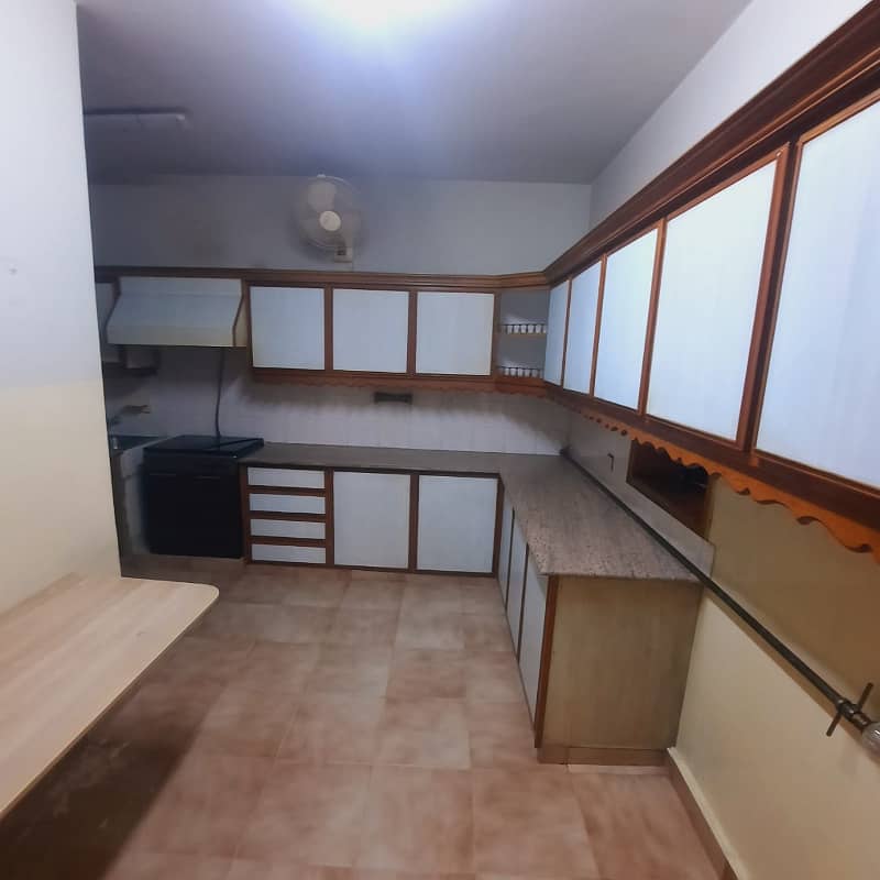 10 Marla 4 Beds Tv Lounge Drawing Room Dining Room Store Kitchen Spanish Tiled Marble Flooring Tiled Bath Kitchen Near McDonald's Park Ideal Location for Rent DHA Phase 3 13