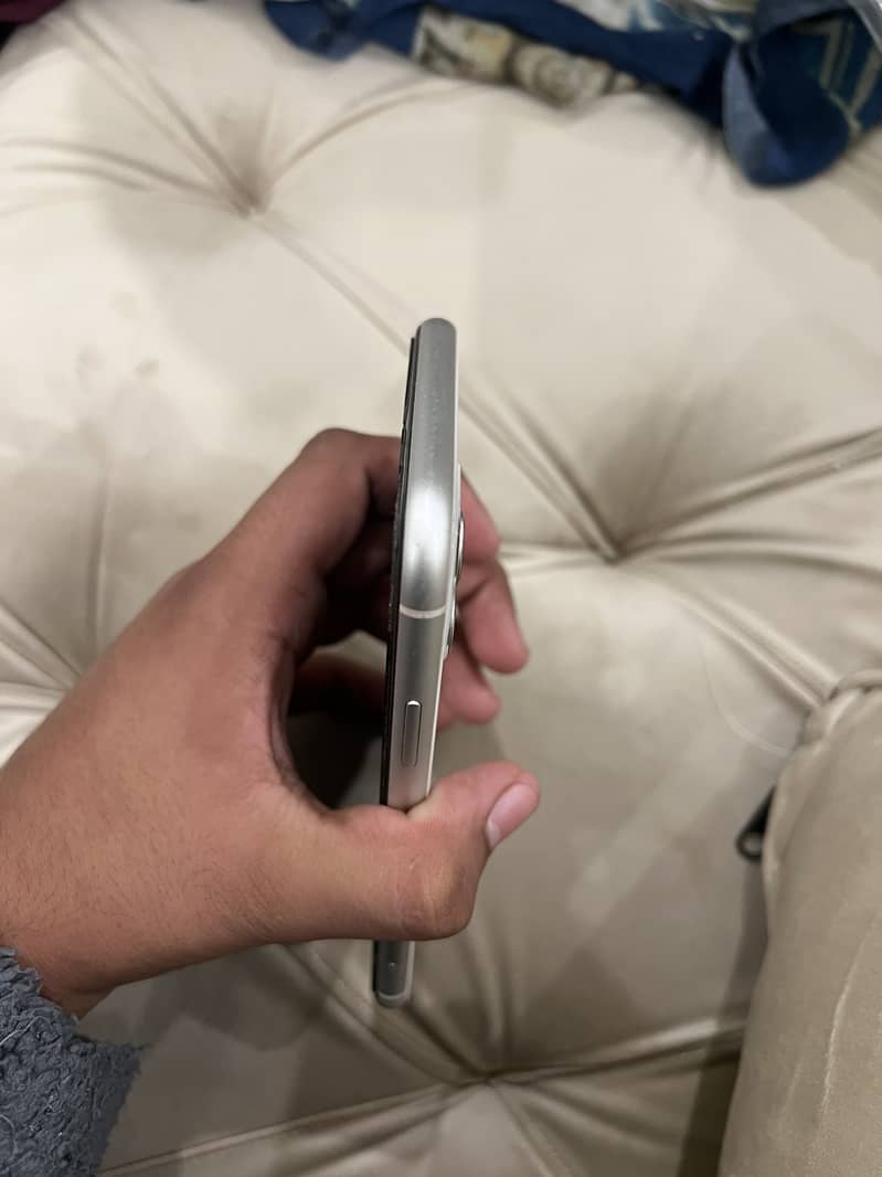 iPhone 11 10/10 condition 1