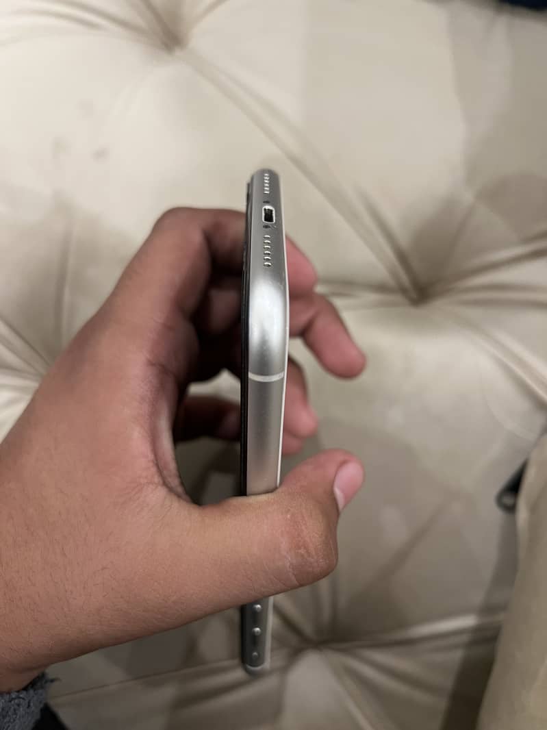 iPhone 11 10/10 condition 3