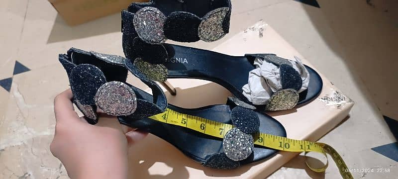 insignia heel 0