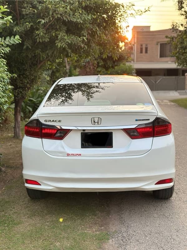 Honda Grace Hybrid 2015 1