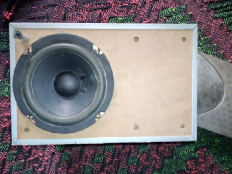 Mix Speakers, frames, subwoofer, unit driver and transformer 1