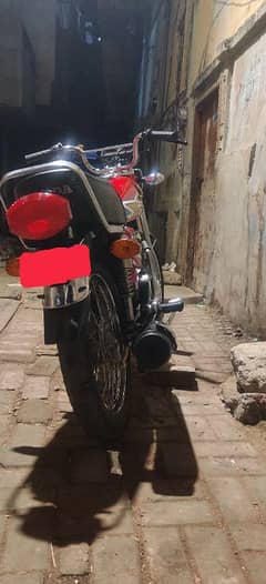 i am selling my honda 125 2005 model karachi number