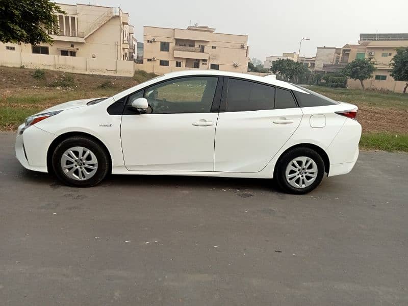 Toyota Prius 2016 model 2019 ki import 2021 ki PUNJAB REJISTER 4