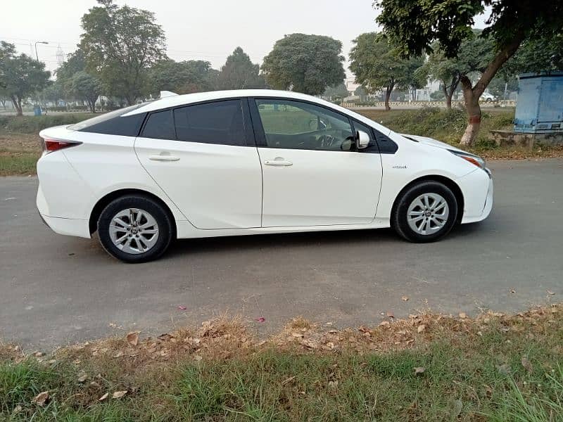 Toyota Prius 2016 model 2019 ki import 2021 ki PUNJAB REJISTER 7