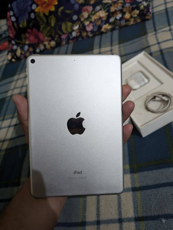 iPad mini 5 Genuine with box touch working 100% no issues. 3