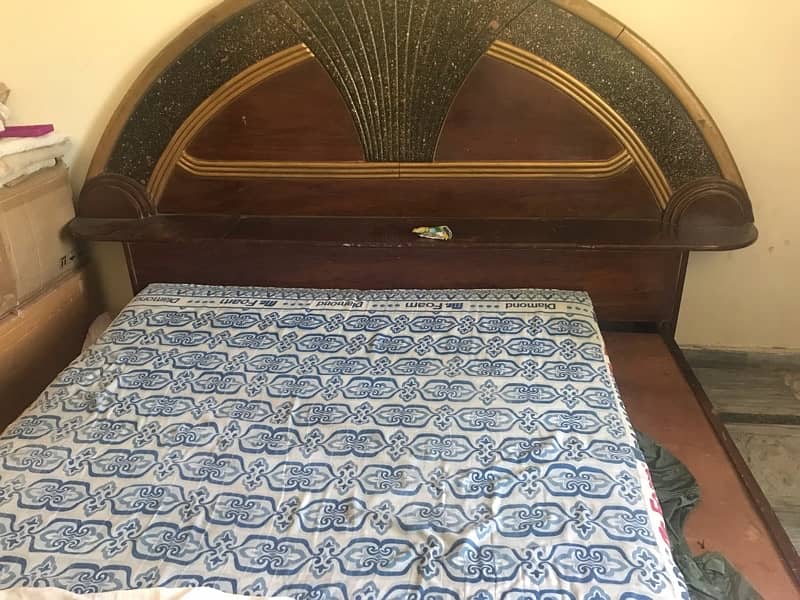 King size double bed with side tables in excellent condition for sale. 2