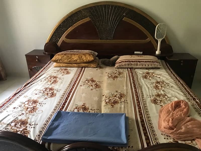 King size double bed with side tables in excellent condition for sale. 3