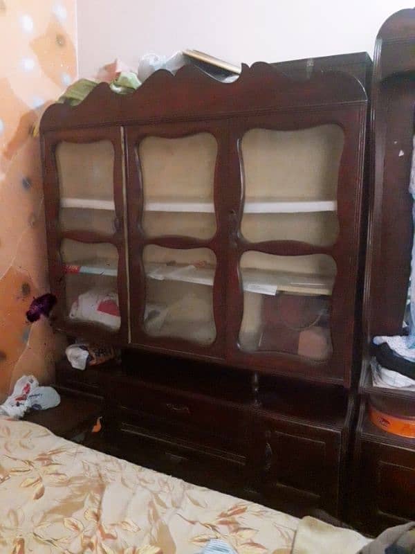 Complete bed set with dressing table, matress and showcase 4