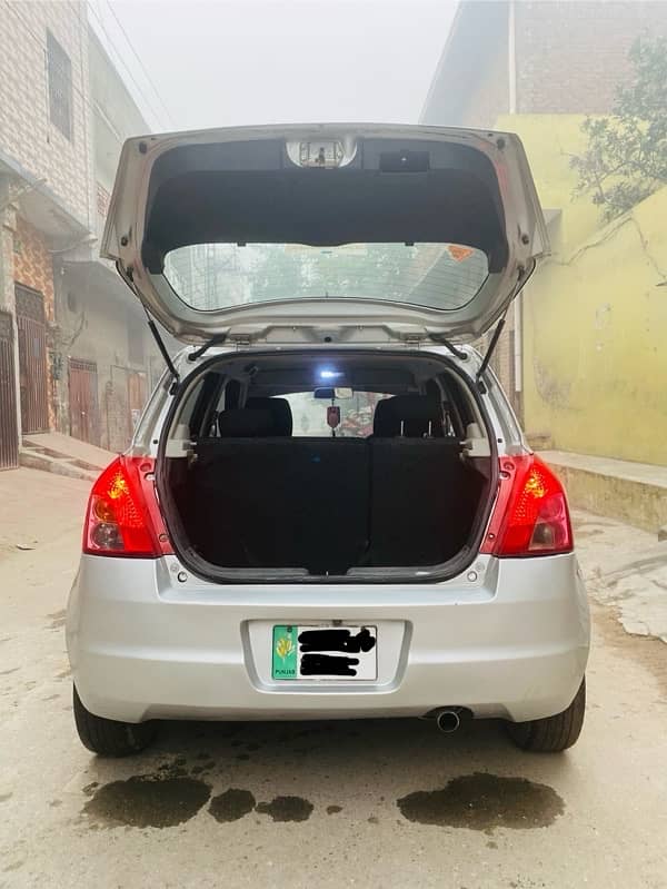 Suzuki Swift 2018 1.3 DLX 9