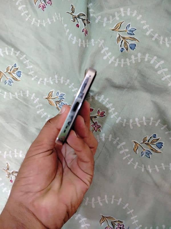 Oppo Reno 12f 8/256 10/10 condition with original charger and vox 0