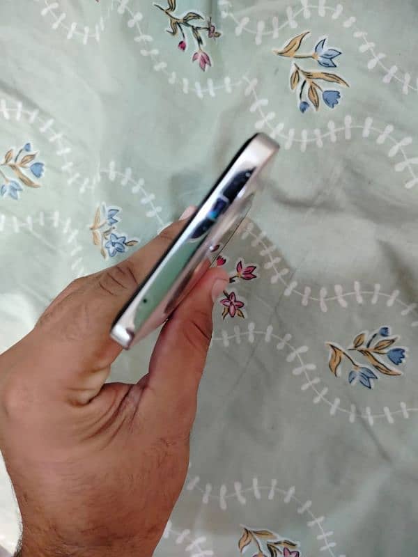 Oppo Reno 12f 8/256 10/10 condition with original charger and vox 3