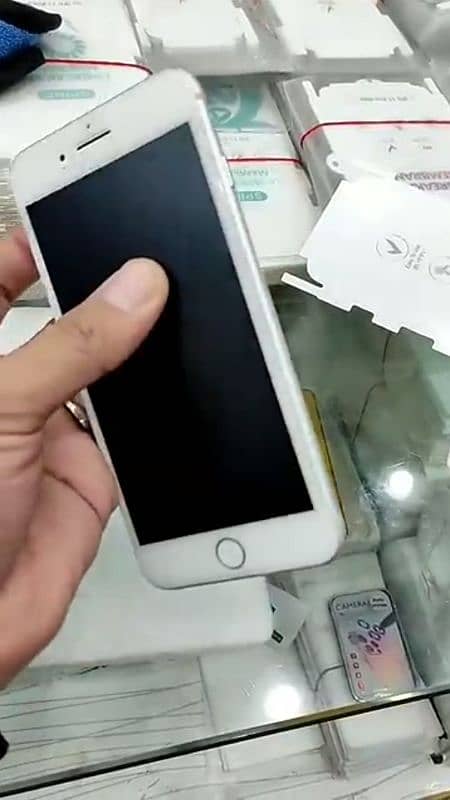 iphone 7 plus 4/128 with complete box call My watsap 03221007945 1