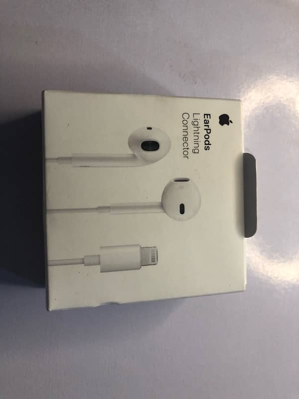 Brand New Apple Earpods with Lightning Connector 2