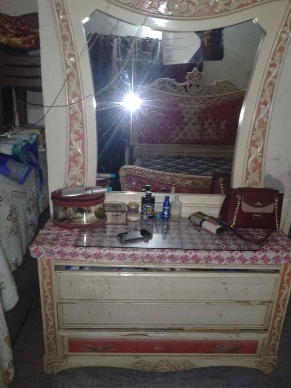 Bed shoukase and dressing table 3 items 4