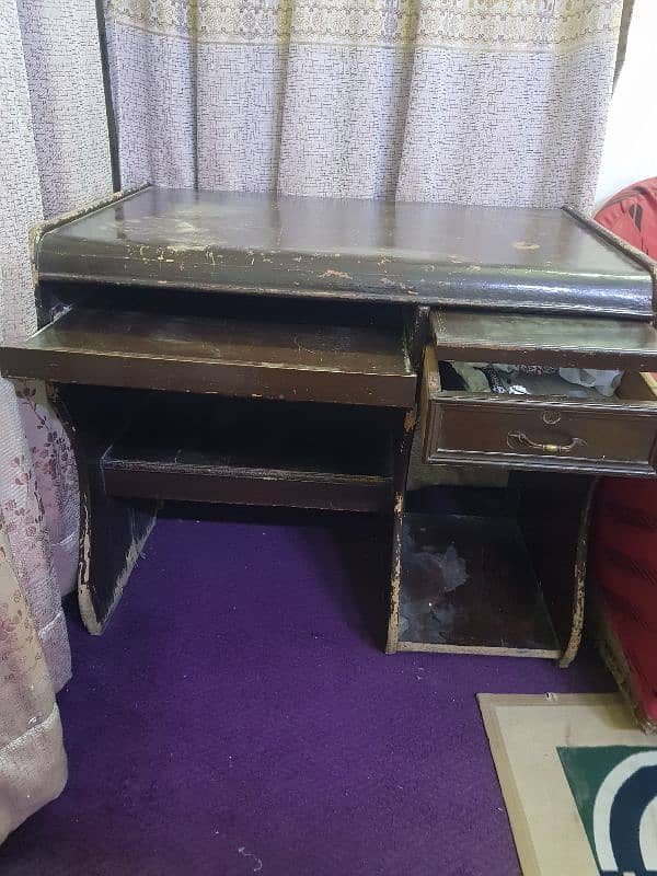 computer table for sale need paint only solid wood not break any where 1