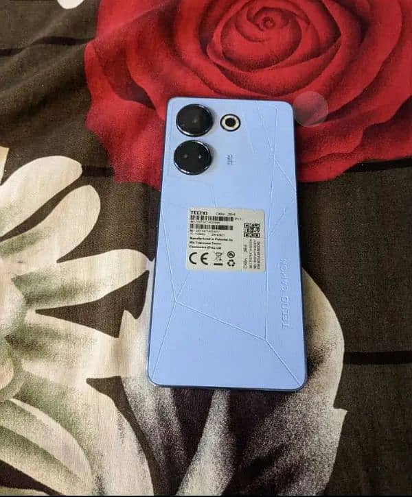 Tecno camon 20  8Gb 256Gb 10by10 for sell 3