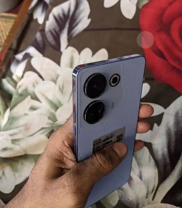 Tecno camon 20  8Gb 256Gb 10by10 for sell 4