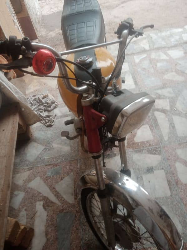 united 70cc bike peshawar number good condition engine tyer ok 2