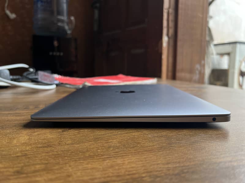 MacBook Air m1, 2020, 8GB RAM, 256Gb ssd 6