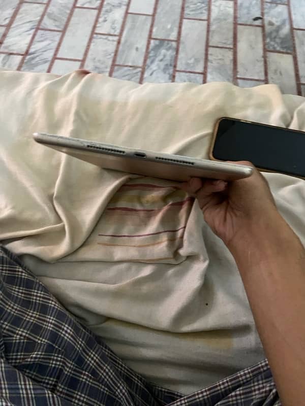 ipad 8 gen with box 3