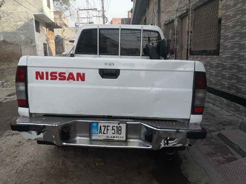 Nissan Navara 2001 3