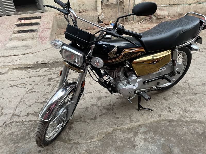 Honda cg 125 SE golden edition 4