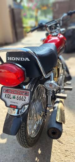 selling honda 125 se gold eddition