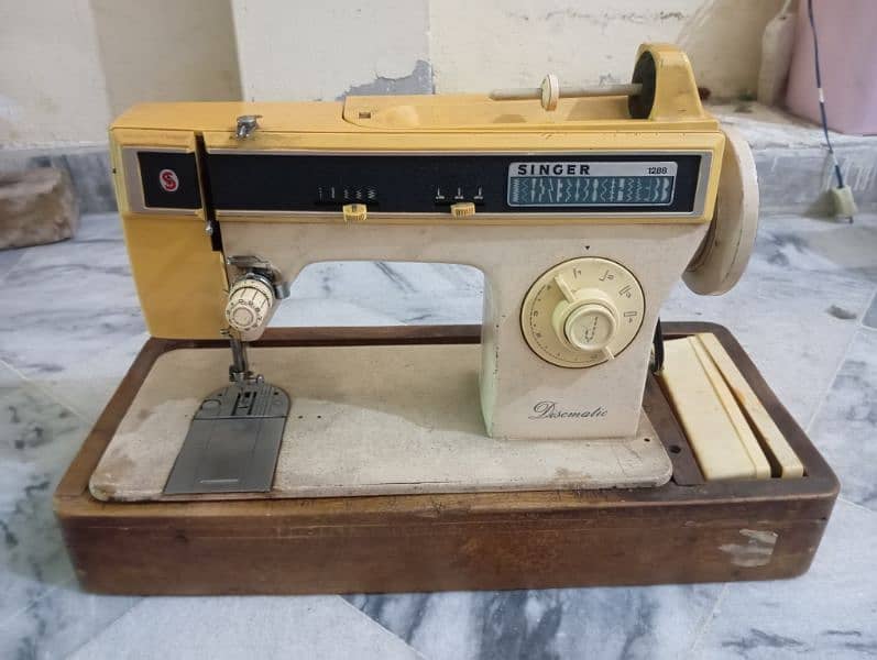 Singer 1288 multi function sewing machine 0