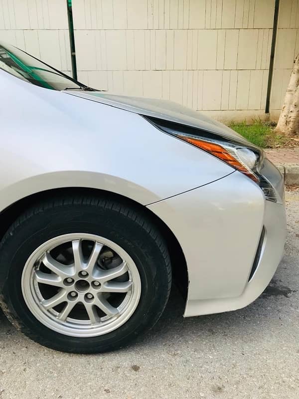 Toyota Prius 2017 model 2020 import 18