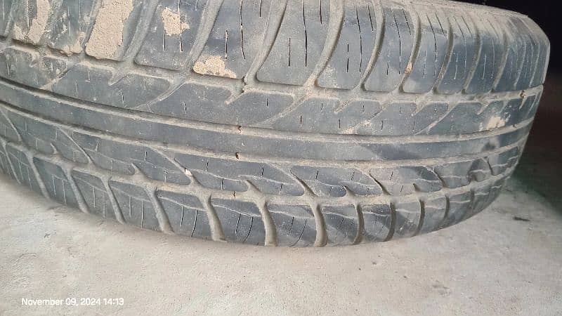 santro car 13 tyres 2