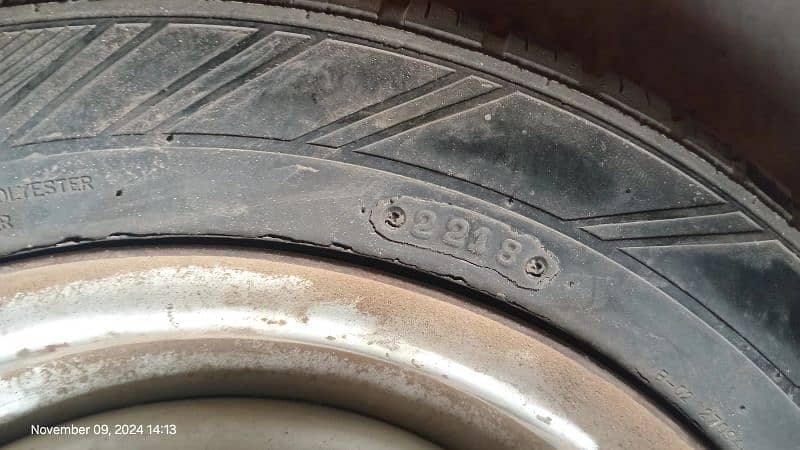 santro car 13 tyres 3