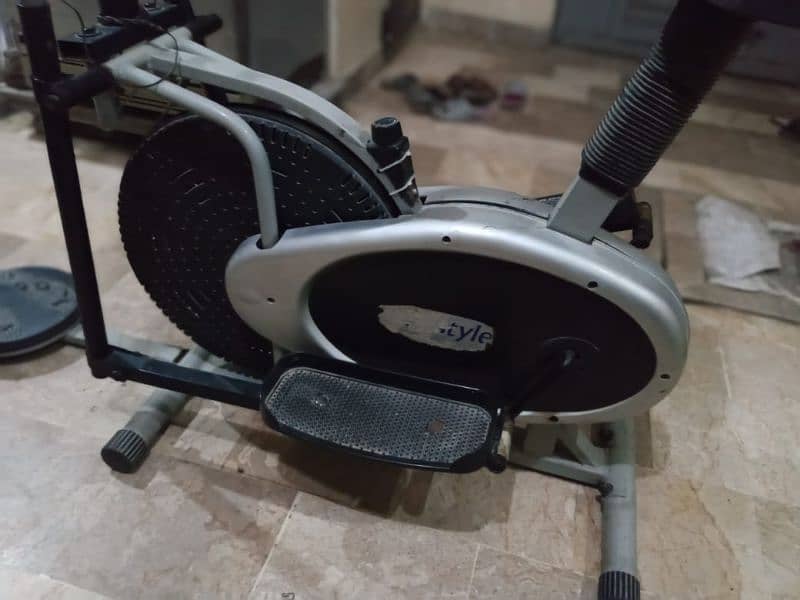 Elliptical exercising machine 1